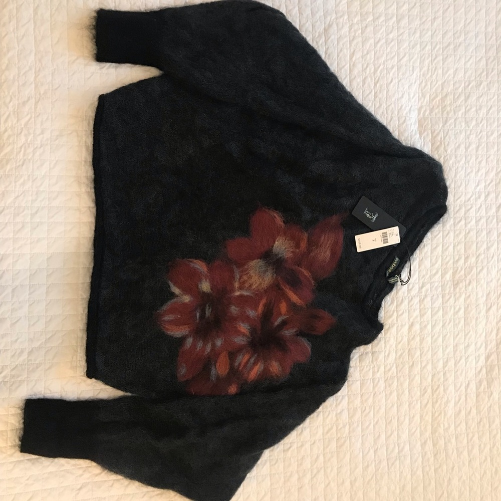 Troubadour off the shoulder Sweater NWT
